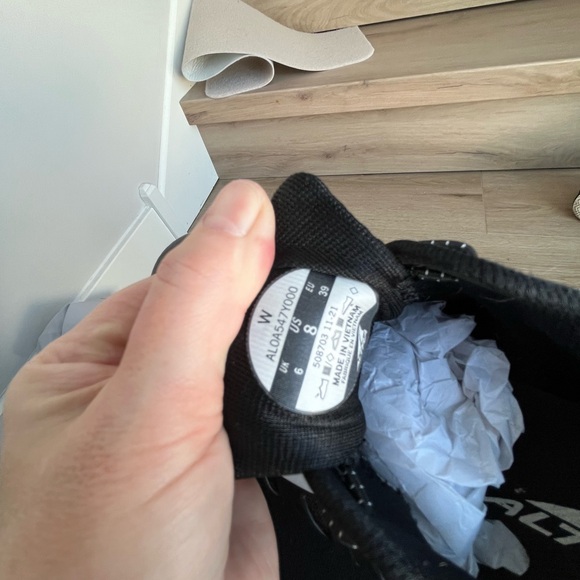 Altra Solstice running shoes. - Picture 6 of 6